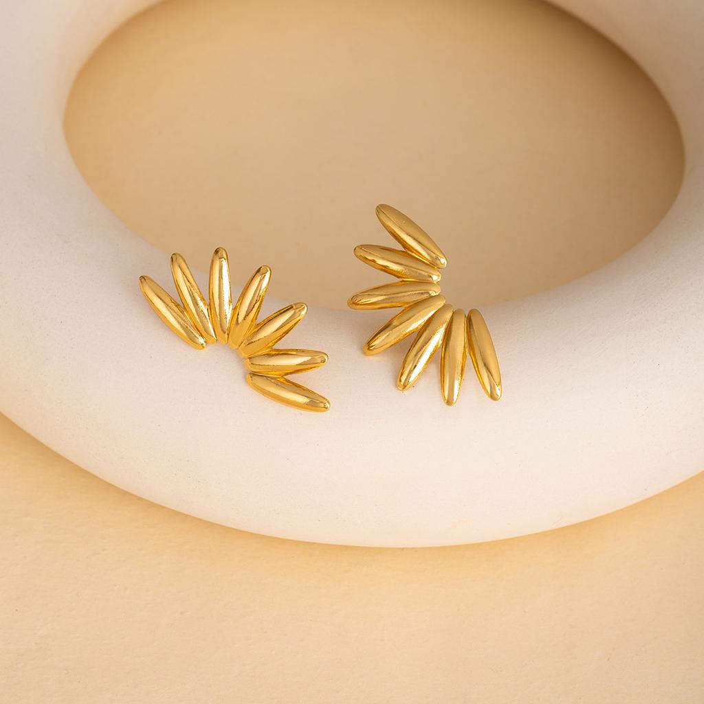 Retro Gold Style Flower Stud Earrings Light Luxury High Sense Natural Style Niche Earrings Women