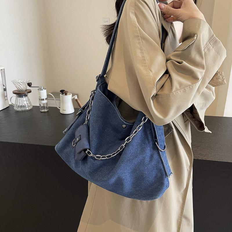 Сумка через плечо из денима — фото 16