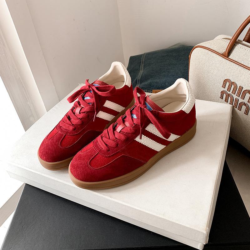 

Клубничный мишка весна и лето новая воловья кожа женская спортивная и повседневная женская внутренняя высота увеличивающая 39