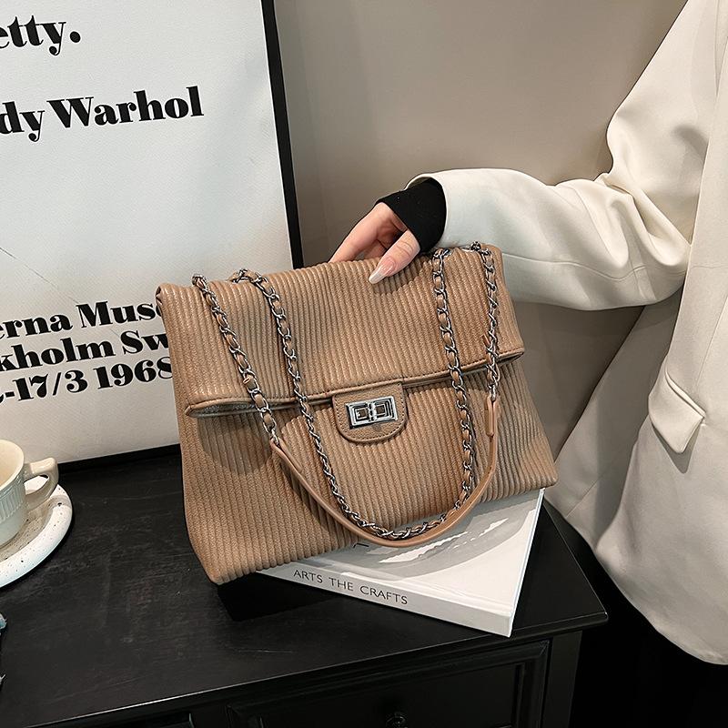 

Сумка через плечо Сумка через плечо Женская сумка на цепочке