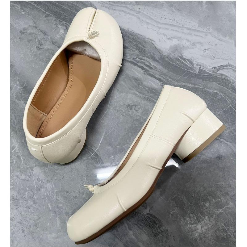 Split-toed shoes women's new thick heel colored polka dots fashionable simple retro pleated shoes ballet single shoes