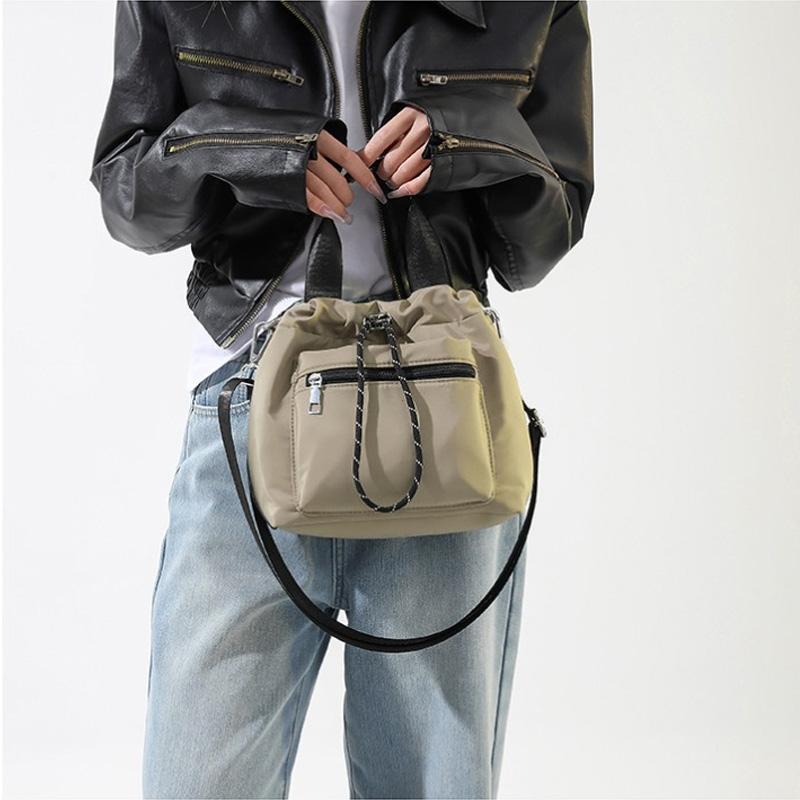 1 Piece of Pure Color Shoulder Bag for Women Versatile Hand-Held Crossbody Bag Fashionable Bucket Bag That Can Hold Mobile Phone