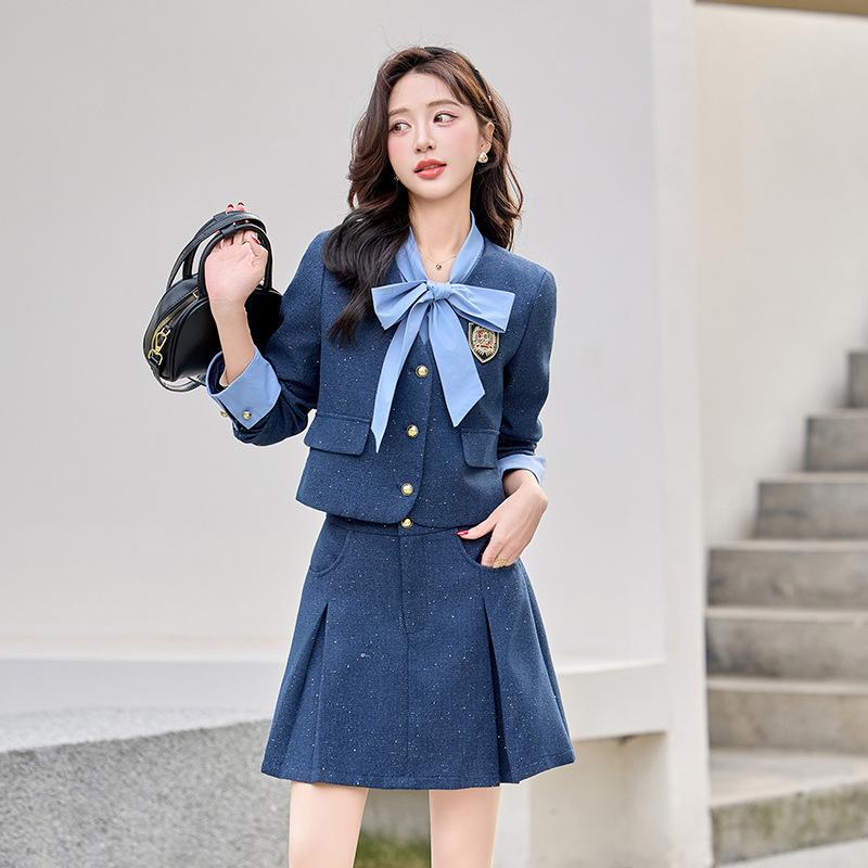 

Новый женский костюм открытый и носится, и полный комплект из двух наборов маленькой формы jk, уменьшающей возраст. XXL