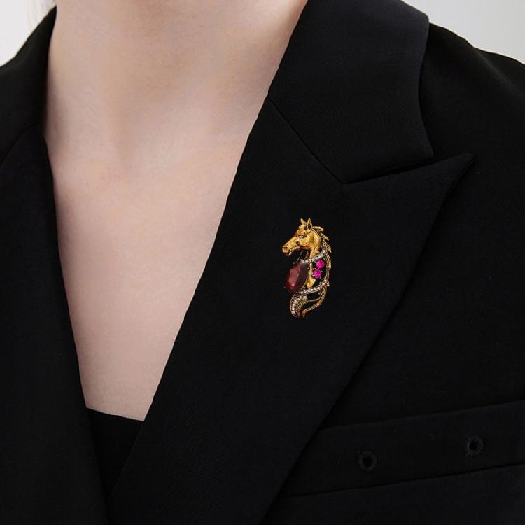 Fashion Horse Head Shape Brooch Decorative Pin Birthday New Year Gift For Friend Family Fashion Forward Badge