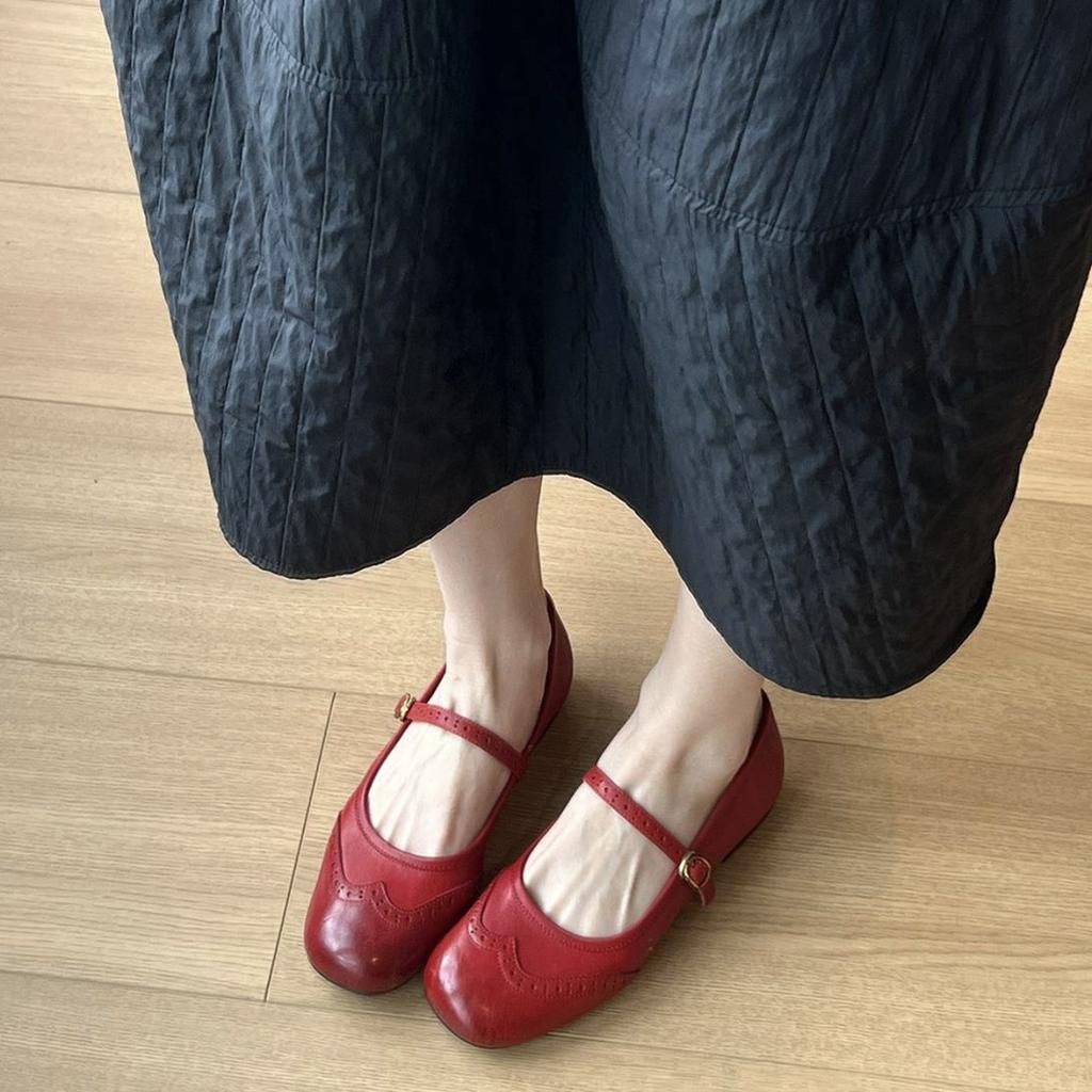 French Mary Jane shoes women's 2025 apricot flat-bottom carved simple one-word buckle single shoes