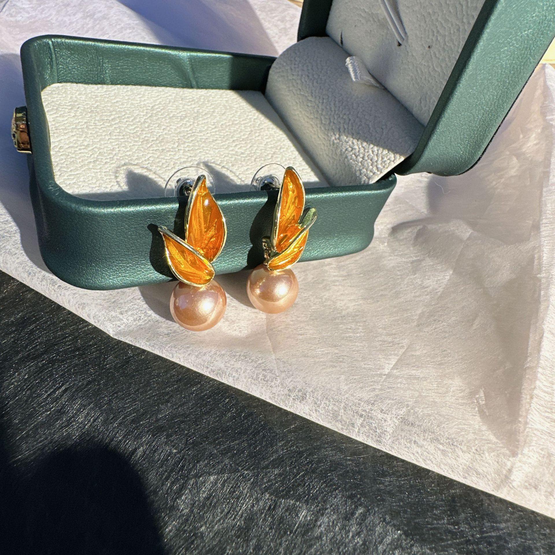

Exquisite Champagne Color Leaf Pearl Earrings For Women Vintage Temperament Plants Leaves Earrings Casual Party Accessories Gift