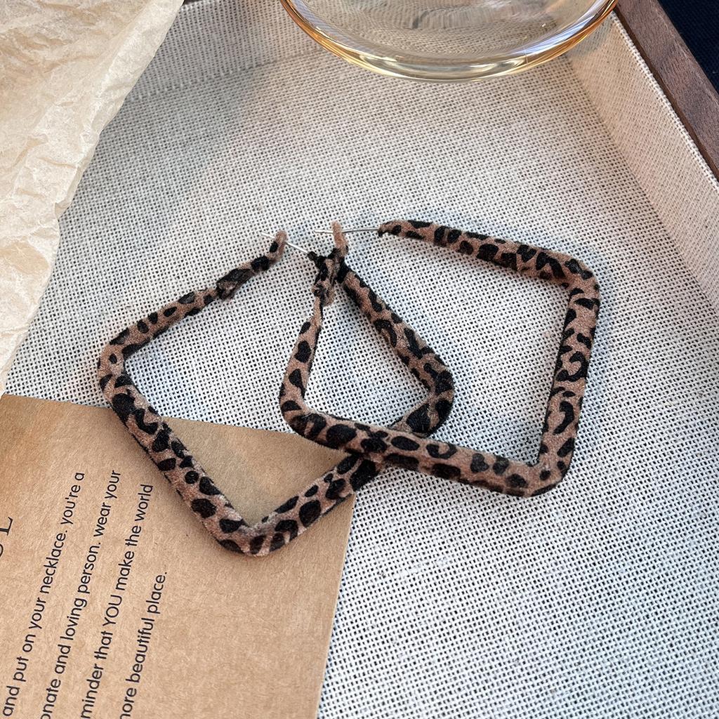 Retro Millennial Hong Kong Style Exaggerated Personality Geometric Leopard Print Earrings Fashion Temperament High Sense Earrings Women