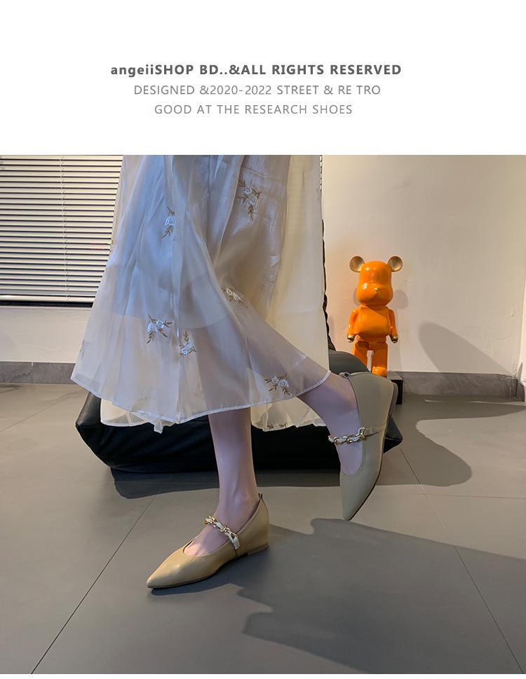 Women's Winter Fashion White Shoes with Hidden Heel for a Slimmer Look