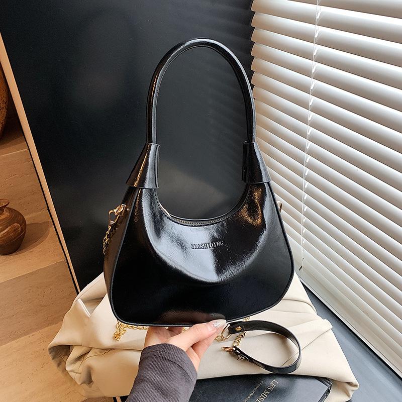 

This year s popular fashion Korean version shoulder bag women s 2025 spring new ins solid color gentle small square bag niche