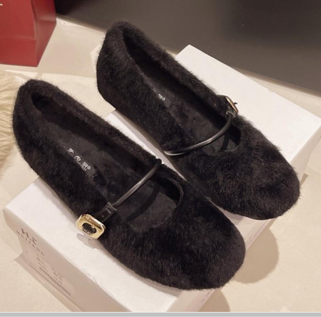 Fashion 2025 New Elegant Buckle Strap Fur Mary Jane Shoes Woman Cosy Soft Fluffy Ballet Flat Ladies Plush Internal Increase Dress Shoes