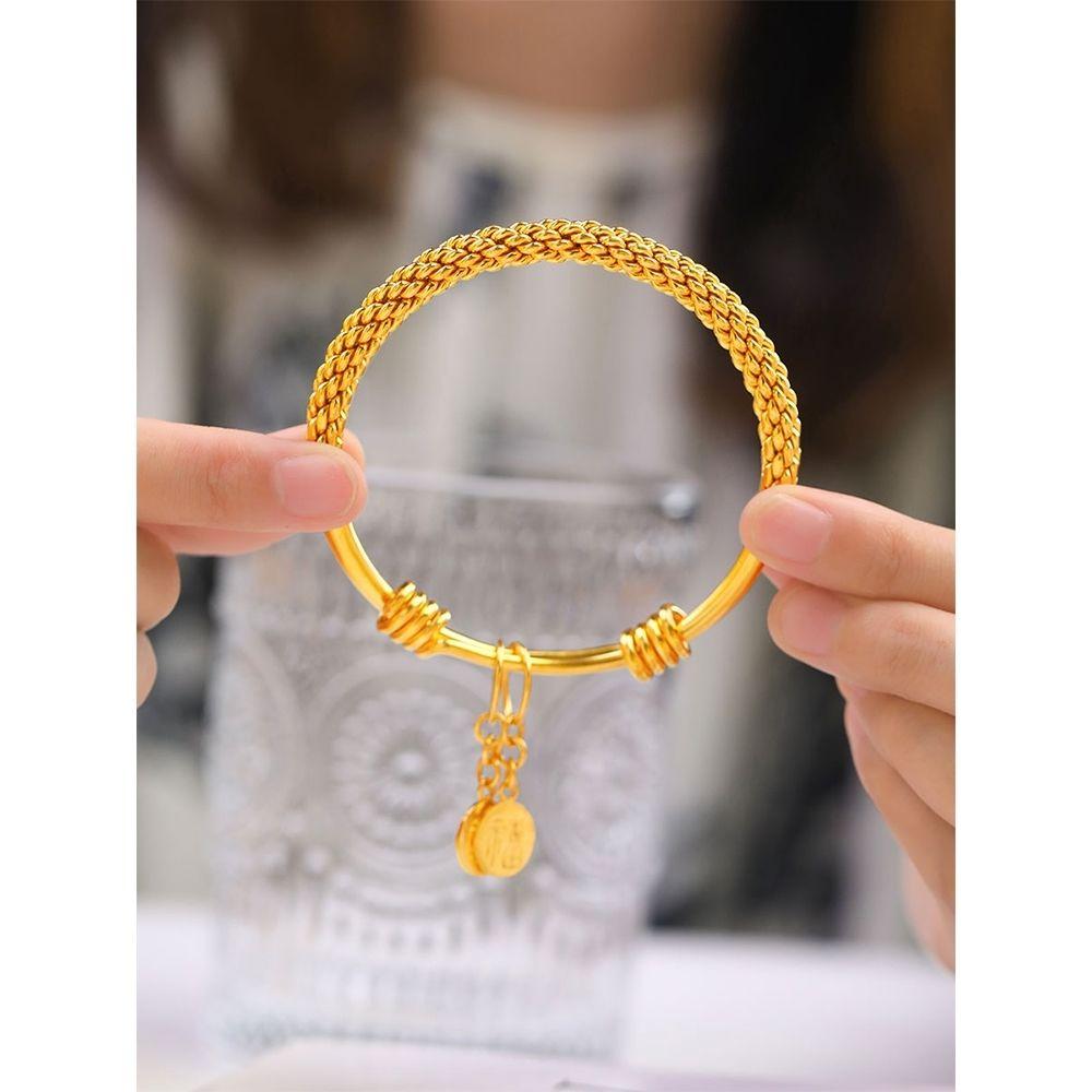 Goldfarbenes, süßes Osmanthus-Twist-Armband in klassischer, einfacher Twist-Push-Pull-Optik mit hohem Tragekomfort.