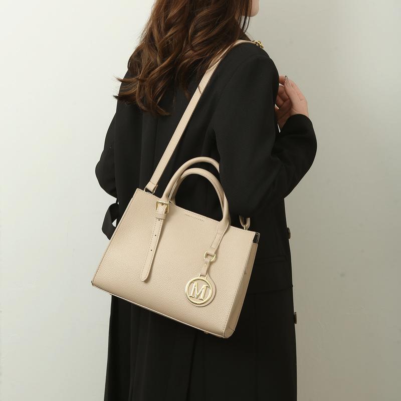 New Messenger Bag Women's Bag High-end Handbag Niche Bag Women's Simple Fashion Trend Messenger Bag