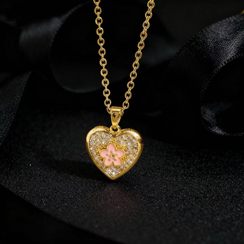 Metal Heart Crown Collarbone Necklace Hip Hop Pendant Necklace For Women Luxury Chain Accessory