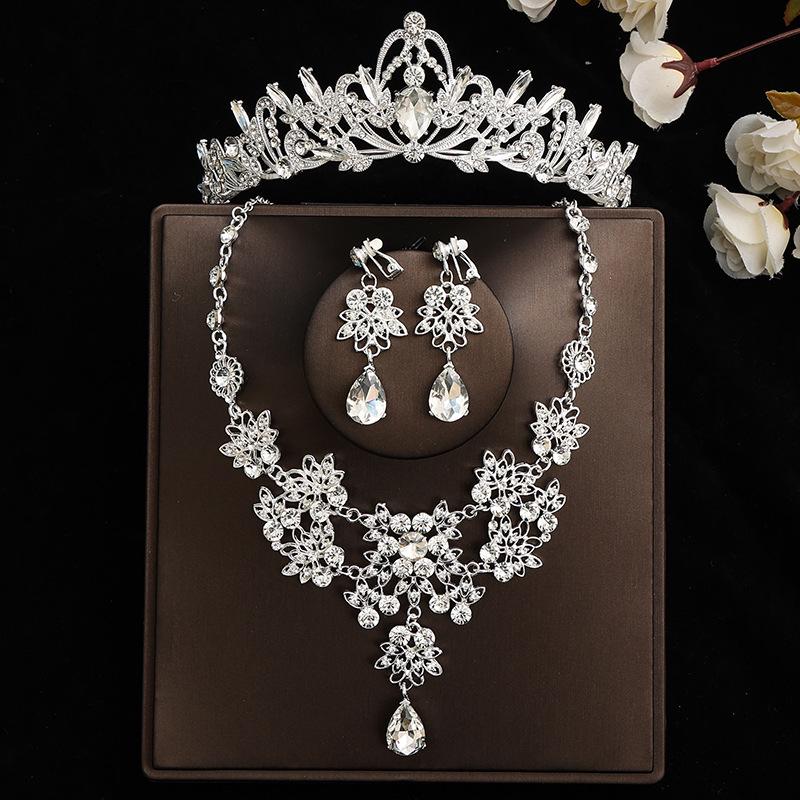 Ensemble Nuptial Féerique: Couronne, Collier & Boucles d'oreilles – Parfait pour un Mariage ou un Anniversaire