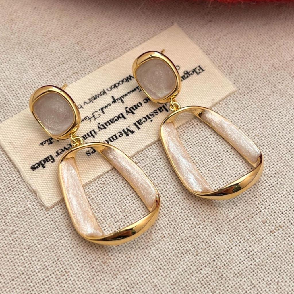 Hollow Out Square Dangle Earrings for Women Simple Metal Twist Enamel Oil Geometry Drop Earrings Party White Wine Red Zircon