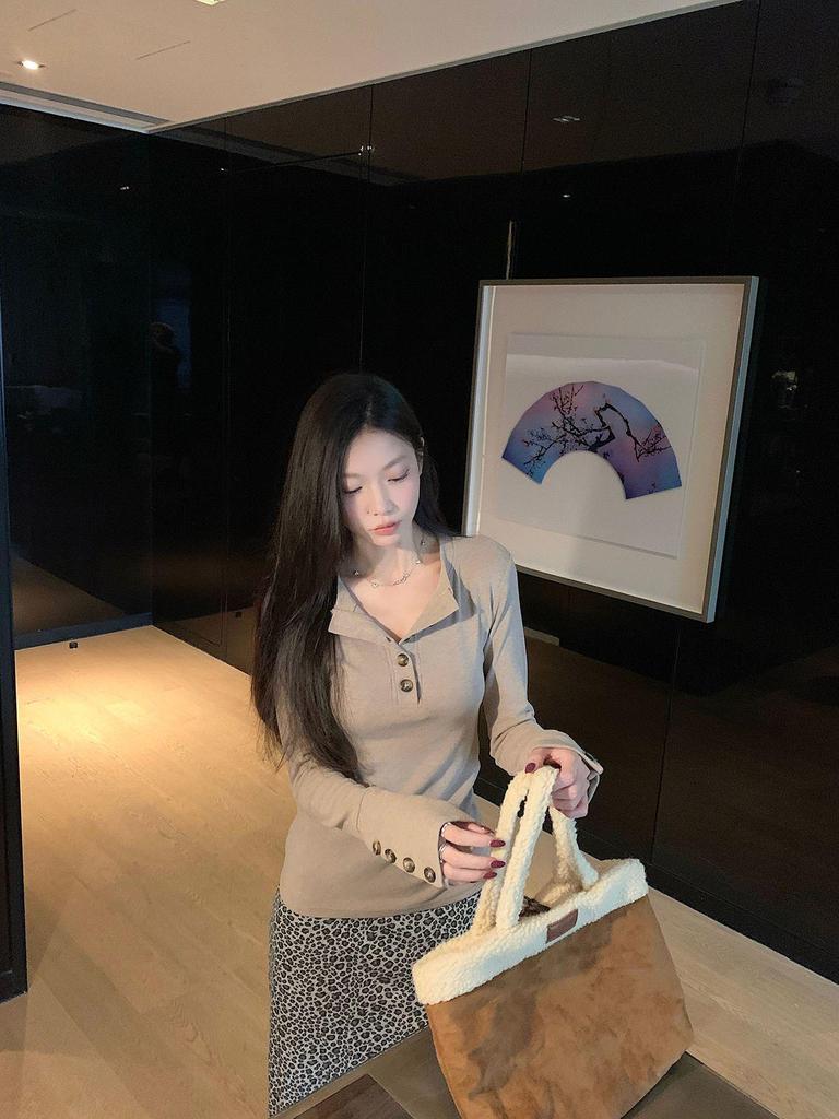 Design-Forward Slim-Fit Open-Neck Long-Sleeved Base Shirt - Spring New Arrival