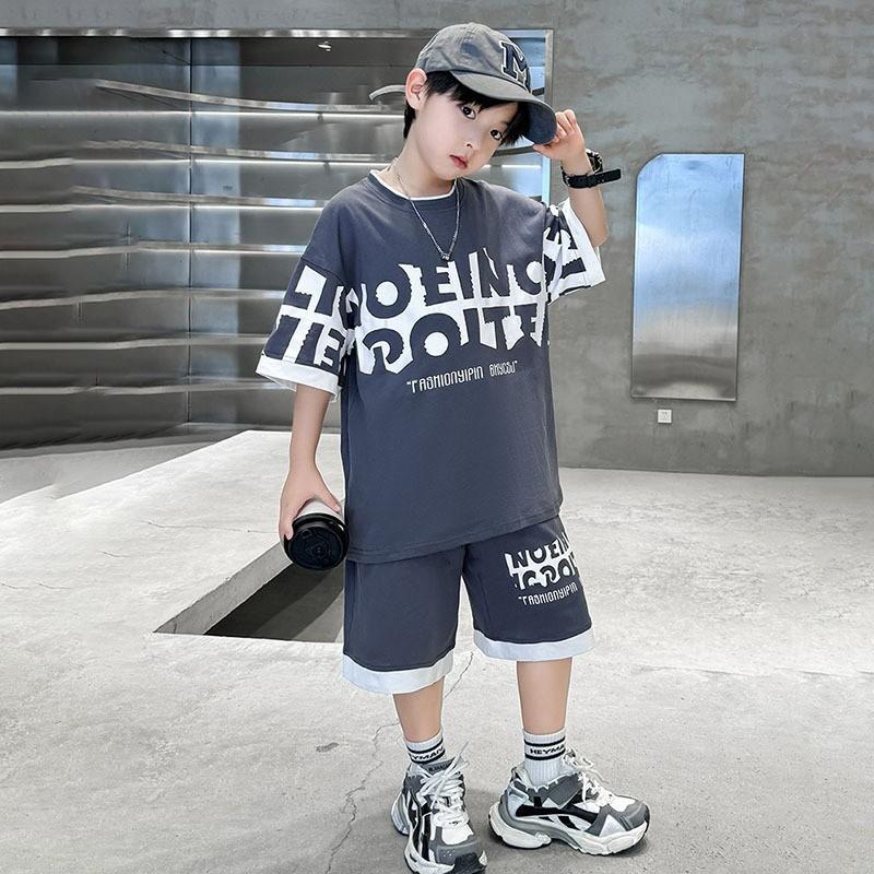 Summer clothing set suitable for boys, fashionable loose fitting set