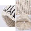 Damen Wintermütze mit Ohrenschützer, warm, dick, mit Stickerei, Buchstaben, Strickmütze, süße süße Mütze