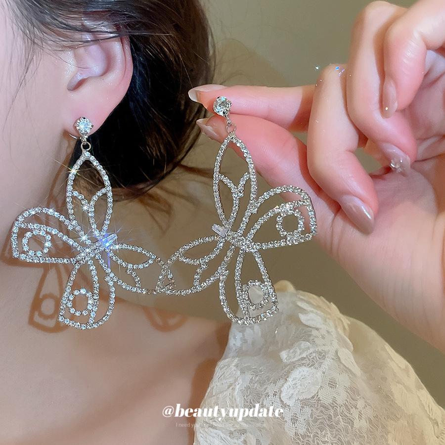 Luxury Silver Rhinestone Butterfly Stud Earrings - Elegant and Exquisite Fashion for Women