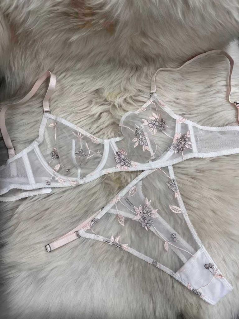 Sexy underwear ultra-thin transparent mesh embroidery steel ring anti-sagging large chest small gathering bra set