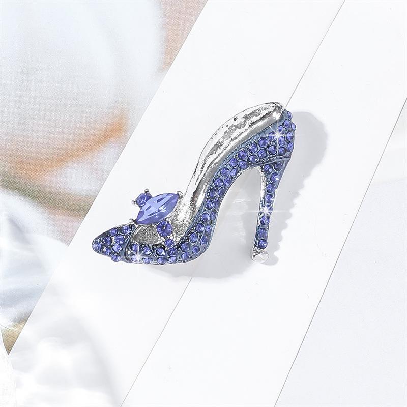 

Брошь на высоком каблуке из сплава с инкрустацией кристаллами для вечернего платья и пальто