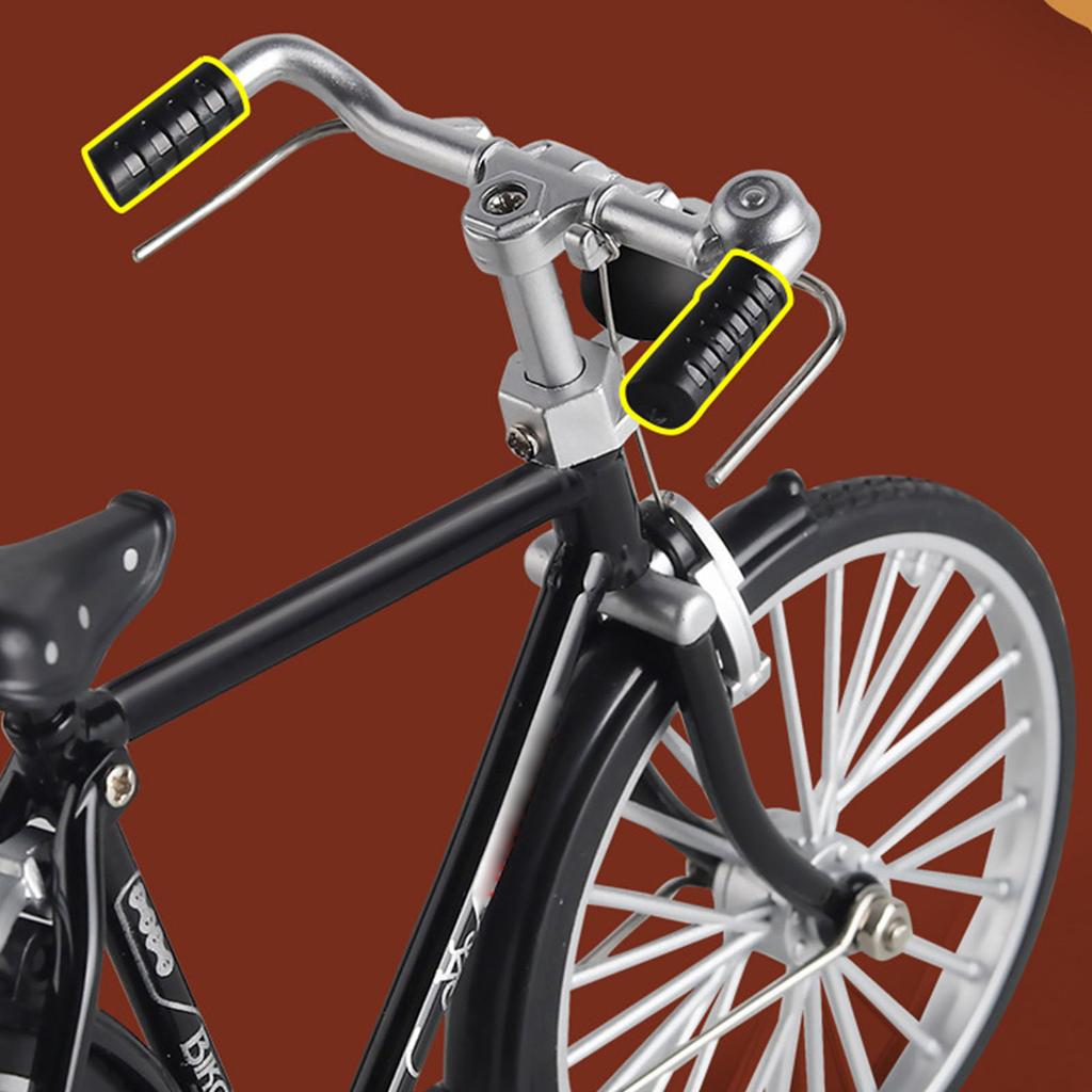 Retro Bicycles Model Ornament Nostalgic Design Miniature Bike Figurine for Living Room Bookcase and Desktop Decoration