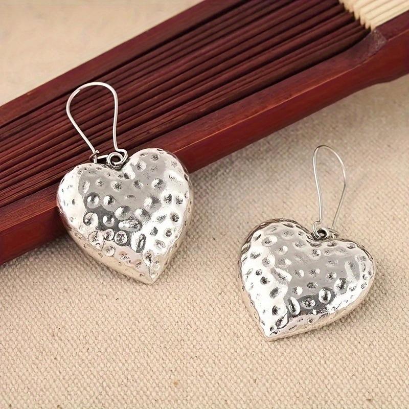 1 Pair of Stylish Heart Earrings, Vintage Fashion, Creative Design