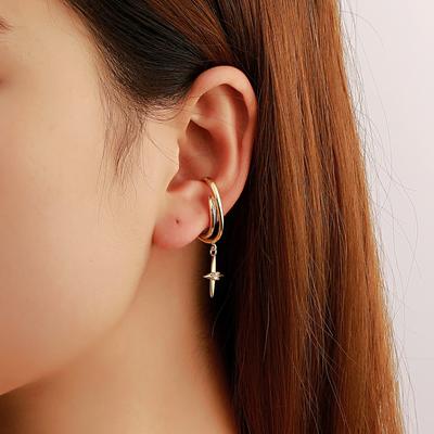 Kadınlar için Yıldızlı Sallantılı Manşet Küpe, Delinmemiş Kulak Manşeti, Sahte Helix Piercing