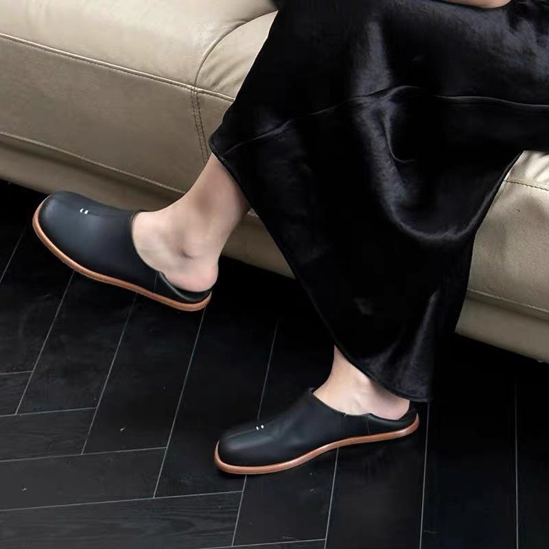 

The new Japanese square head steps on the heel and wears two flat-bottomed shallow-mouth single shoes, women s genuine leather soft-soled monk small 40 серебряный