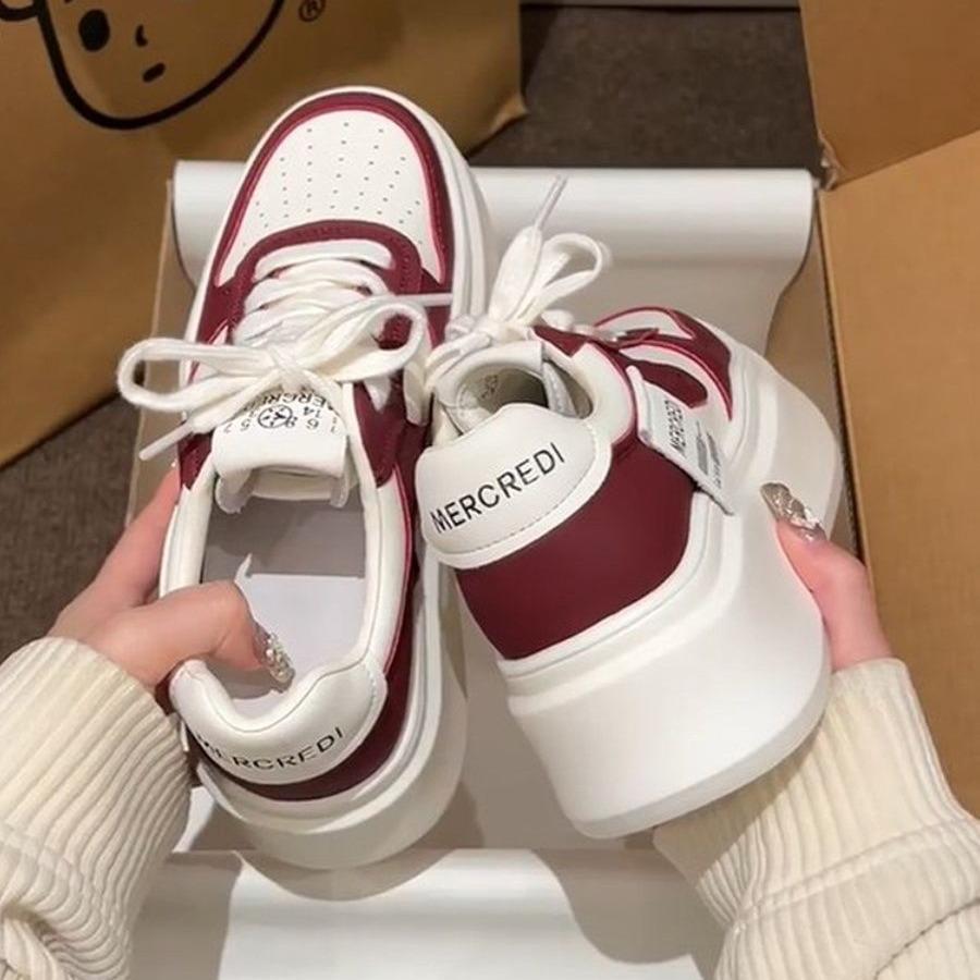 Neue kleine weiße Schuhe im chinesischen Stil für Damen, flache Nischenschuhe, Sommer 2025 neu, zum Pendeln, mit Absatz, abriebfest, Streetstyle, Deutsch t