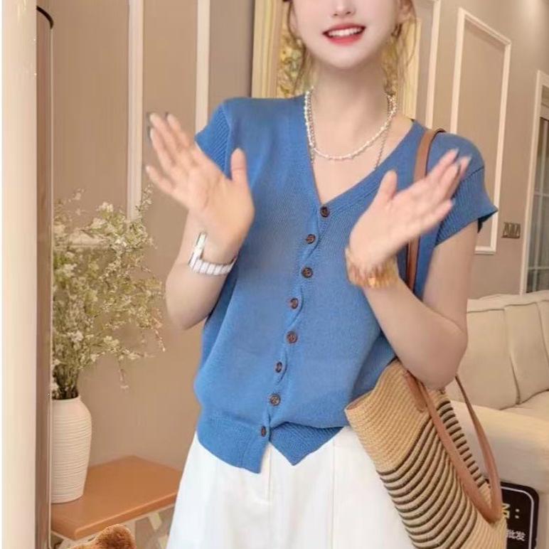 2026 Summer Women's Simple Solid Color Knit Top - Short-Sleeved, Single-Breasted, Round Neck, Age-Reducing Design