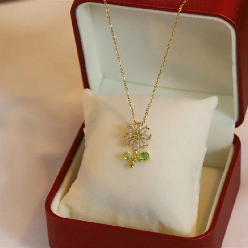 1 Pcs Luxury Cool Wind Flower Series Gold Plated Copper Pendant With Stainless Steel Chain Combination Of Collarbone Necklace