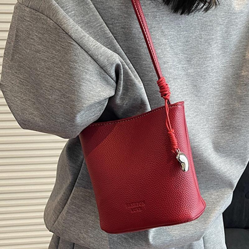 Summer Solid Color Lychee Pattern Gentle Bucket Bag Women 2025 New Simple and Elegant Casual Shoulder Messenger Bag Tide