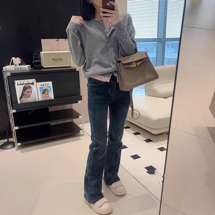 Retro Style Color-Block Two-Piece Wool Sweater - Soft, Skin-Friendly, Slimming Knit Cardigan for Women