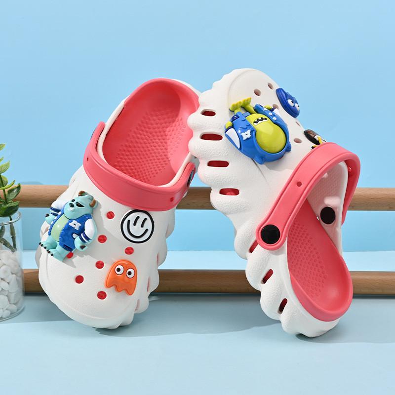 Wygodne Dziecięce Buty z Dziurami z Kreskówkowym Designem, Miękka Podeszwa, Antypoślizgowe Letnie Sandały dla Chłopców, Dostępne w Różnych Kolorach