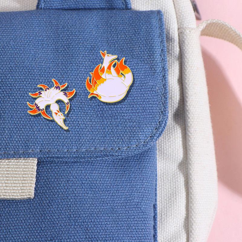 Kreskówkowy kreatywny uroczy czerwony lis broszka uroczy lis kształt stopowa broszka akcesoria dziewięcioogonowy lis odznaka