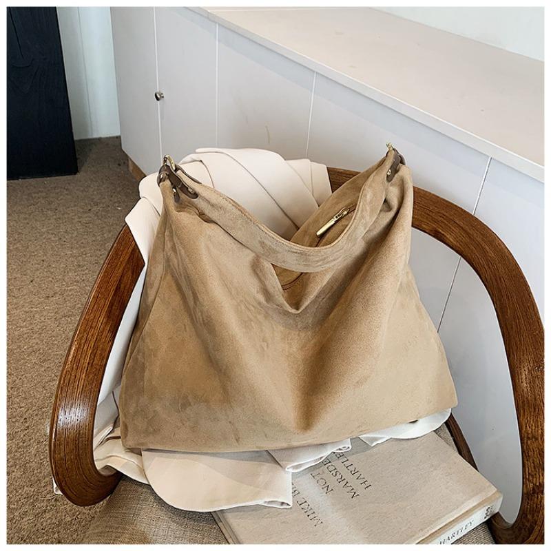 

Suede bag women s large-capacity new autumn and winter retro niche single shoulder underarm commuter tote bag хаки