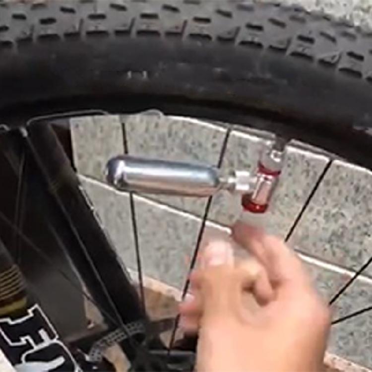 Portable CO2 Inflator Head Quickly & Easy Bicycles Tyre Pump Bike Inflation Valves Head Nozzle CO2 Tyre Filler Enduring
