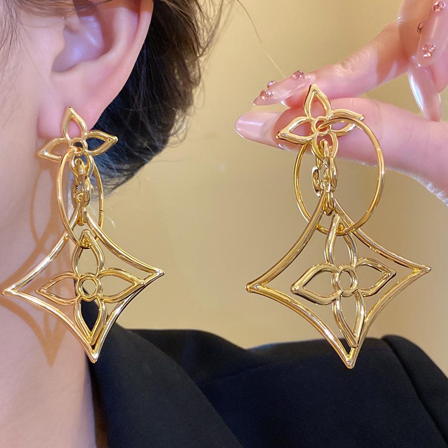 18K Gold Plated Rhombus Floral Earrings with Silver Needle - Stylish Metallic Design for Women