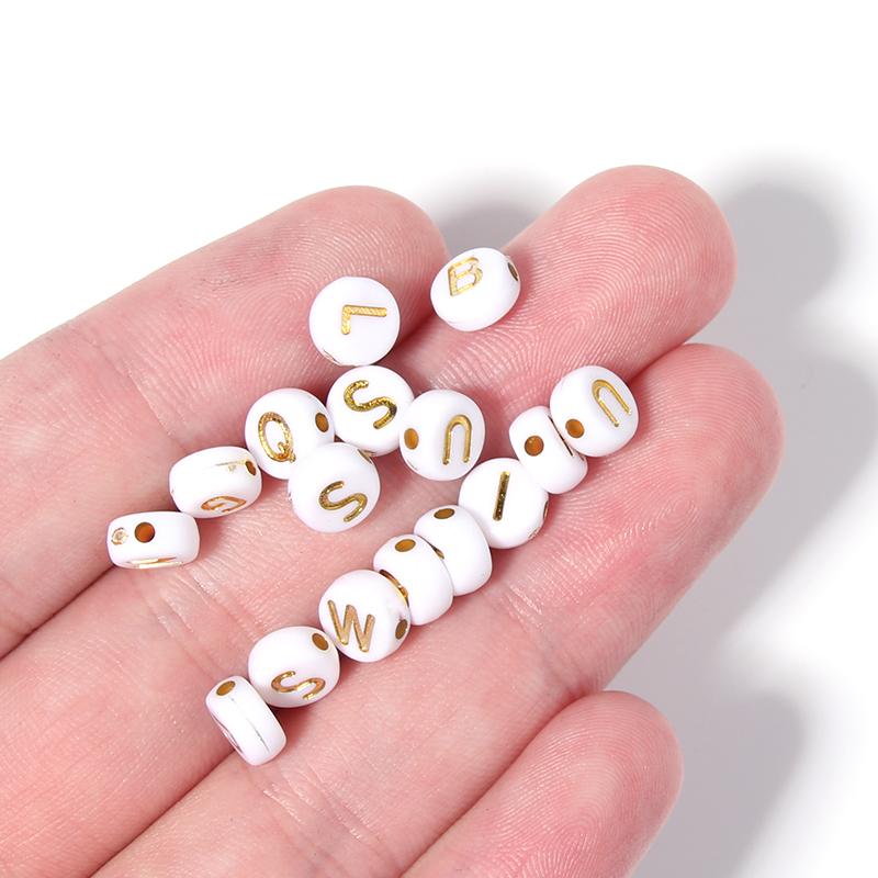 100 Stück Gemischt 7mm Weißgoldfarbe Rund Flach Alphabet Lose Perlen Buchstabe Acrylperlen Für Schmuckherstellung DIY Armband Halskette