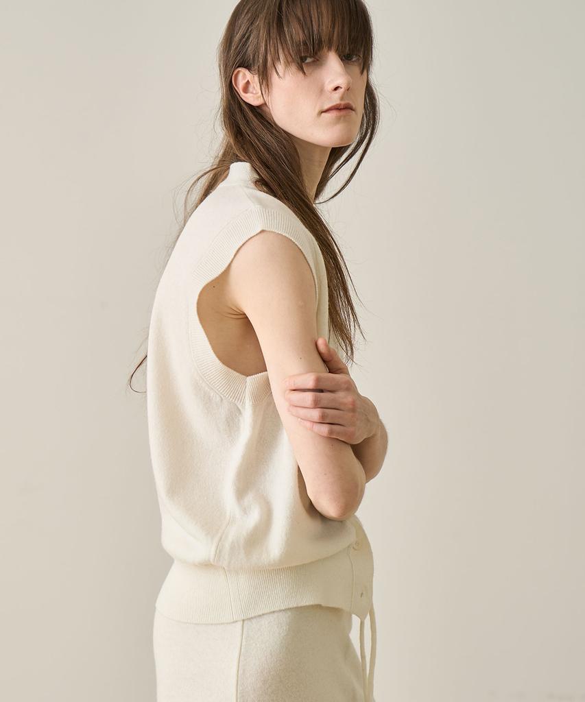 GRIDAJ Fine Wool V-Neck Button Vest _ Ivory