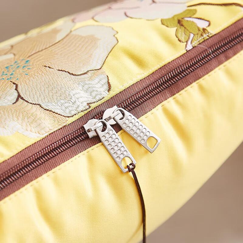 Hengyuanxiang 2-in-1 Folding Quilt Pillow