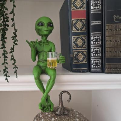 UV-geschützte Alien-Garten-Ornament-Statue, handbemalt, lustige, unhöfliche Alien-Skulptur, Heimdekoration, Hof-Ornament