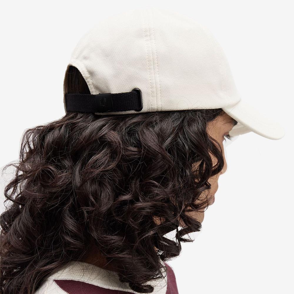 FRED PERRY Pique Classic Cap - Ecru/Oxblood Cfpu2536726-V84