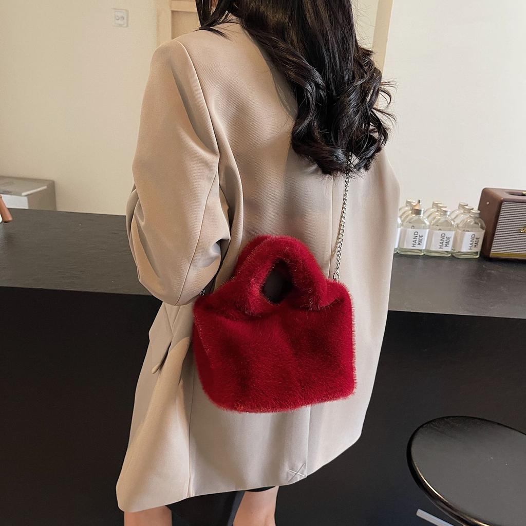 Plush Bag Women's Hand Bag 2025 New Fashion Niche Chain Messenger Bag Winter Plush Bucket Bag