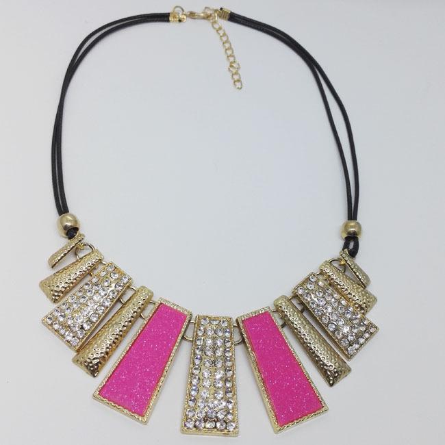 Colar Geométrico Multicolorido de Corda de Couro com Diamantes