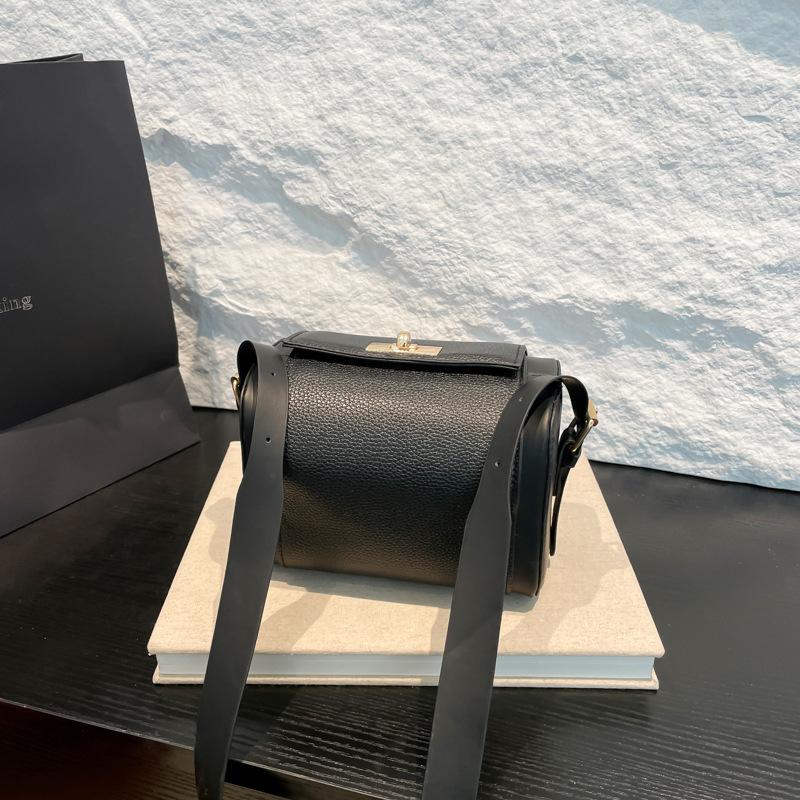 

New messenger bag temperament retro versatile high-end niche design box bag single shoulder messenger small square bag чорний