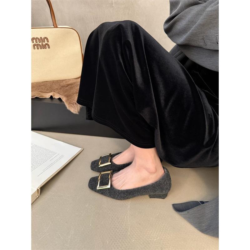 ! Temperament quadratische Schnalle dicker Absatz flauschige Einzel-Schuhe Fee Pendeln Plüschabsätze