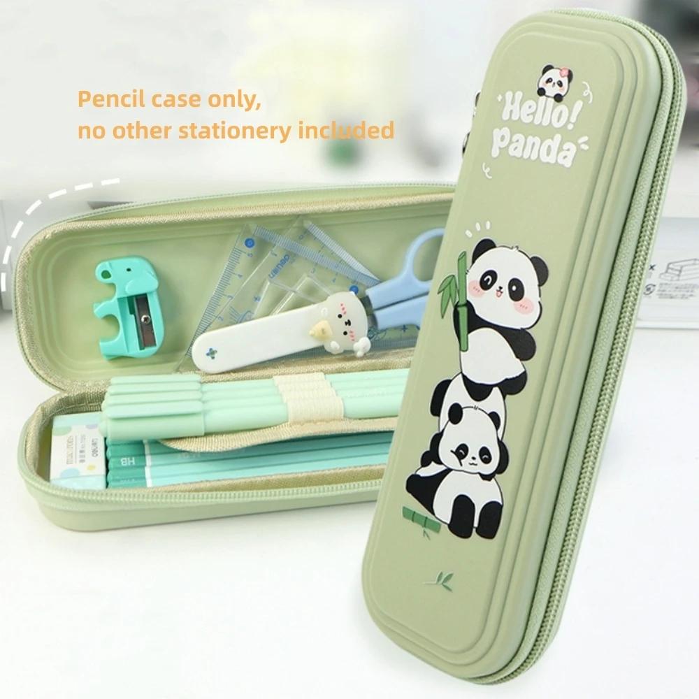 

Пенал с изображением милой панды из мультфильма. Пластиковая жесткая канцелярская коробка. Ящик для хранения школьных принадлежностей с держателем для ручек и сумкой для ручек.