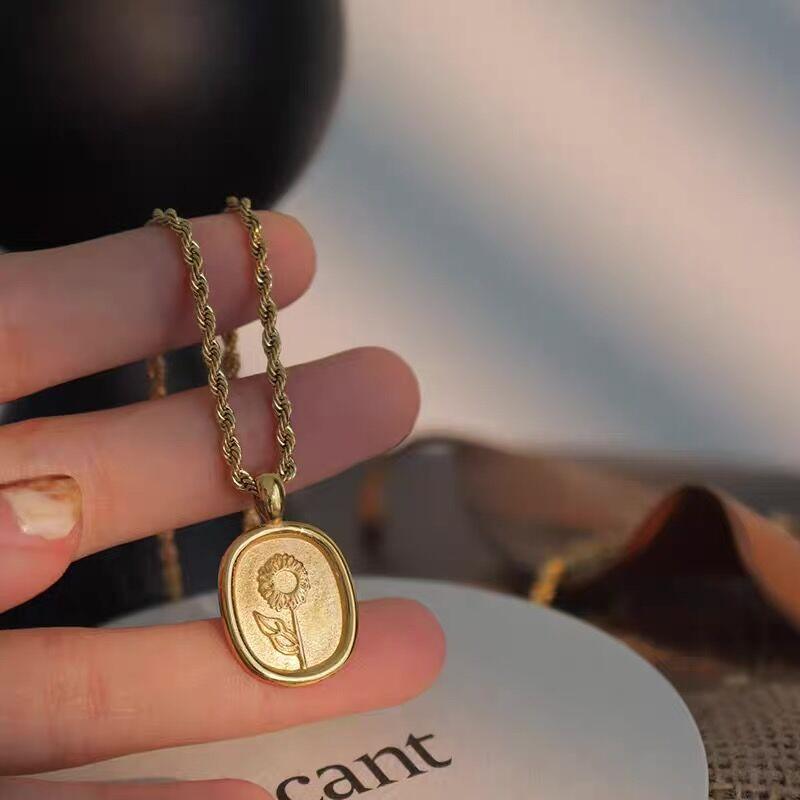 Fashion Vintage Flower Seal Pendant Necklace For Women Chain Necklace Wedding Party Jewelry Gift